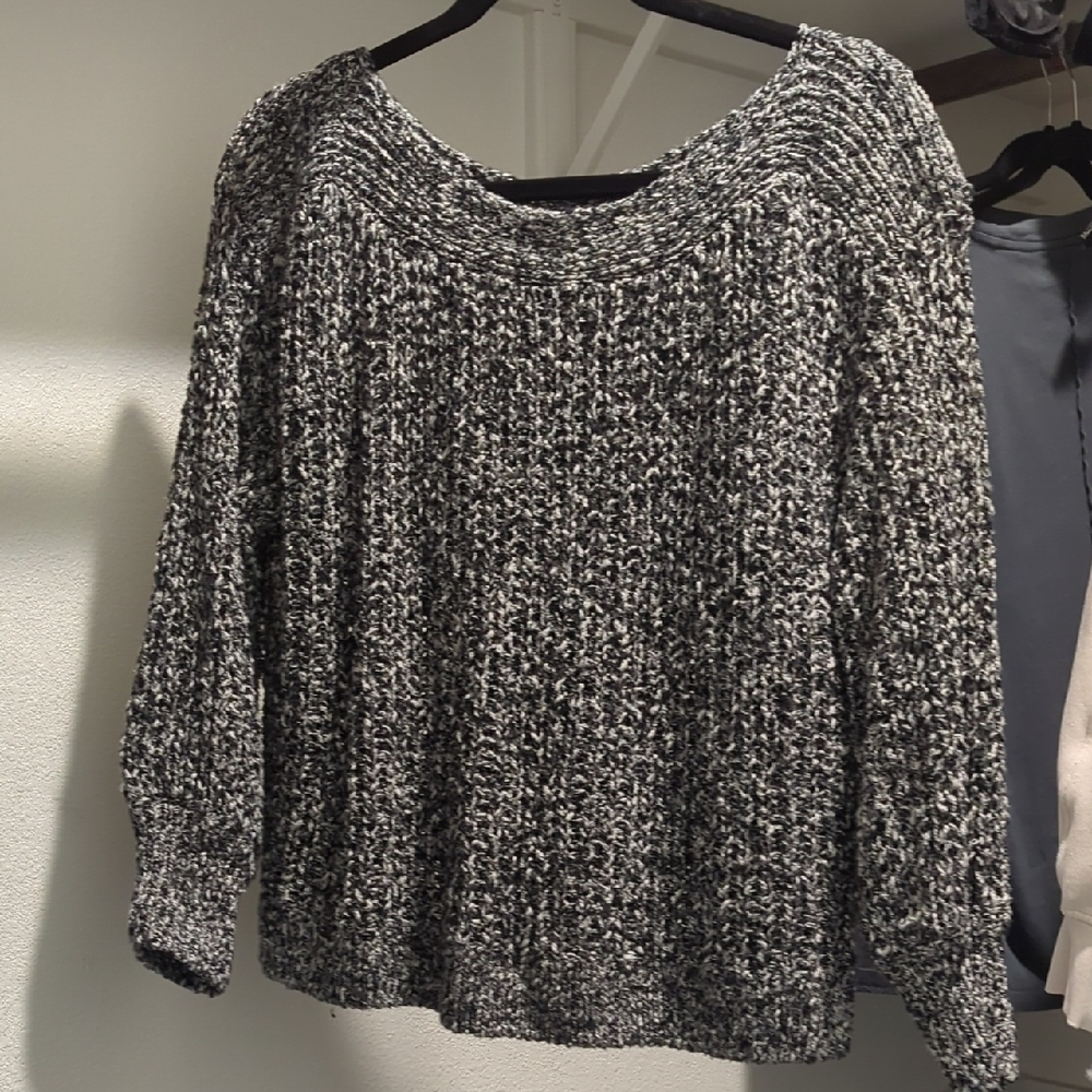 Women's Black and White Sweater